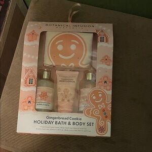 Gingerbread Cookie Holiday Bath & Body Set - Orange-  NEVER BEEN OPENED